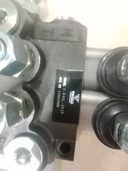 Rozdzielacz hydrauliczny C330 itp