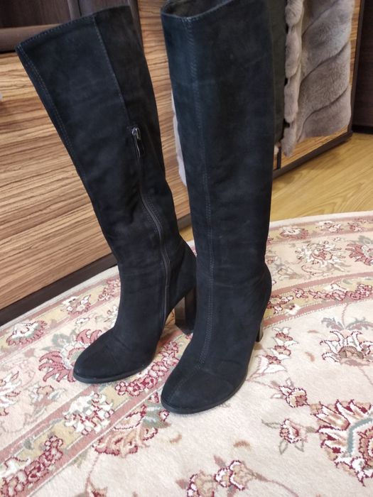 Чоботи зимові, замшеві.