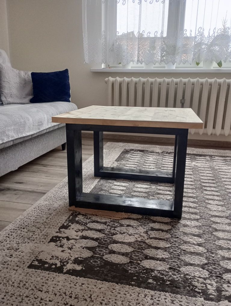 Stolik kawowy do salonu