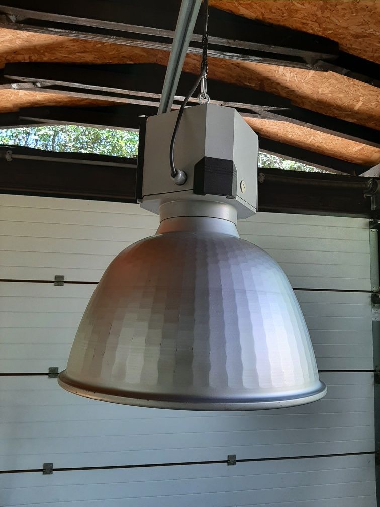 Lampa w stylu industrialnhl LOFT