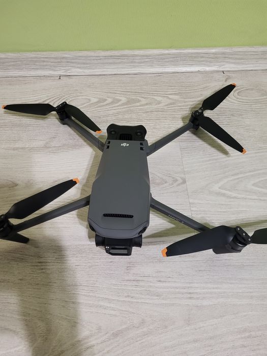 Квадрокоптер дрон DJI Mavic 3