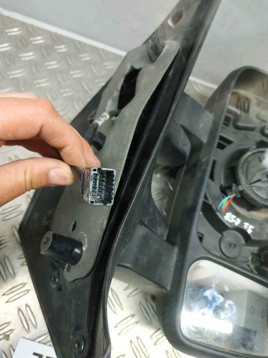 Renault (RVI) Master 3 10- Дзеркало R 9pin ZE0857 963010146R