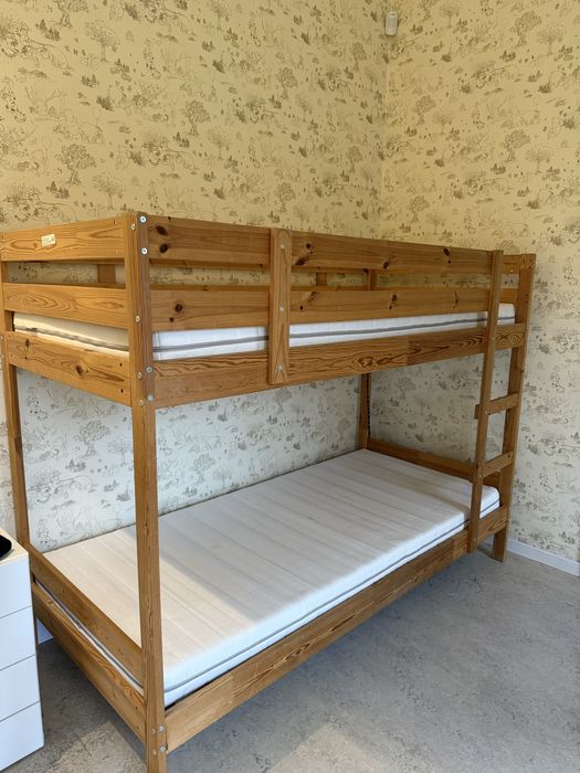 Двоповерхове ліжко Ikea з матрасами