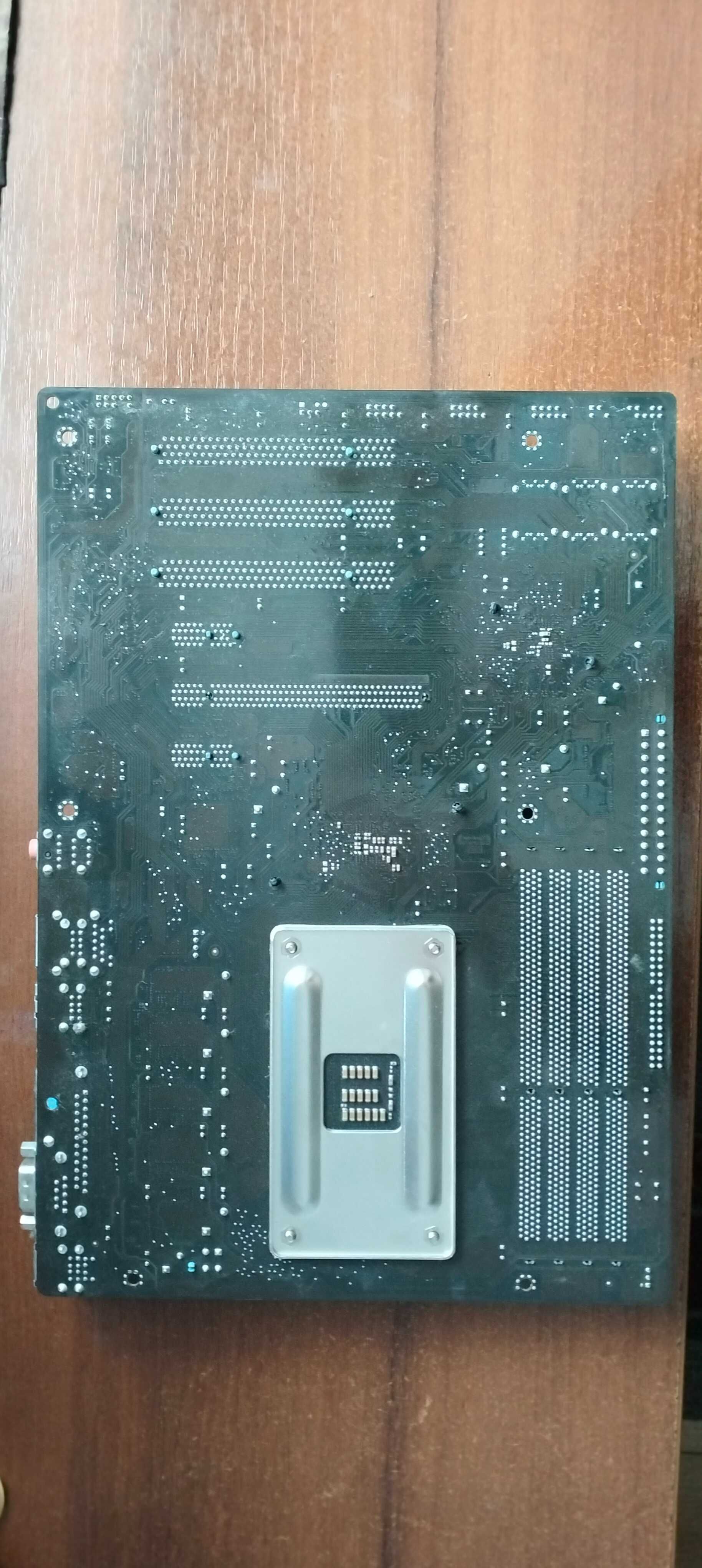 Материнська плата ASUS M4A77T