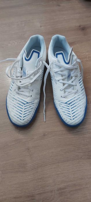 Buty sportowe białe Kipsta rozmiar 41, wkładka 26,5 cm - stan bdb