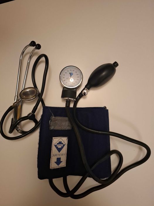 Ciśnieniomierz zegarowy mechaniczny ze stetoskopem