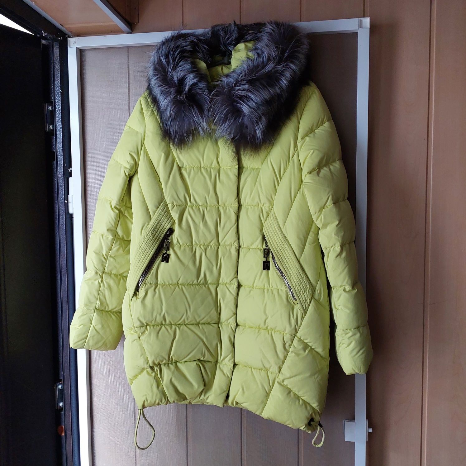Зимова куртка з чорнобуркою