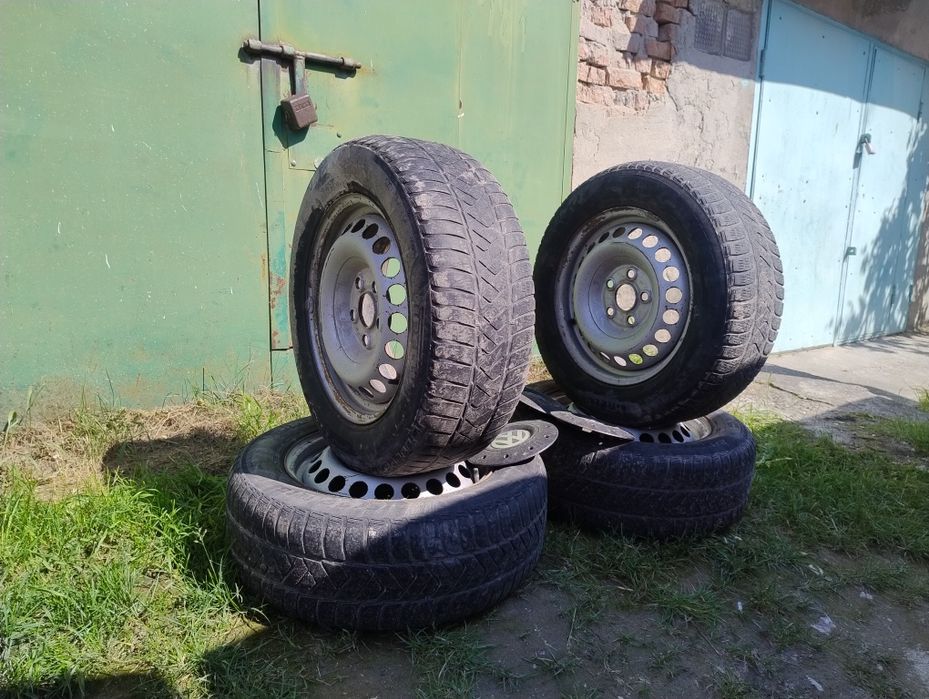 Диски R16 5*120 з ковпаками на VW T5,T6