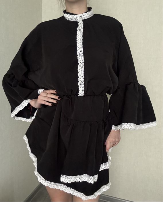 Чорна сукня, сукня, коротка сукня, святкова сукня, сукня з рюшами