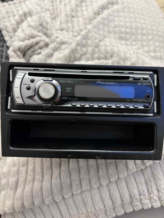 Radio z glosnikami do auta