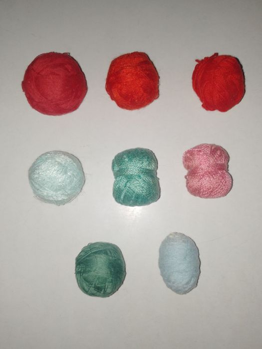 Продаються нитки.