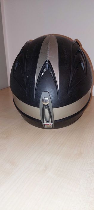 Narciarstwo- kask narciarski