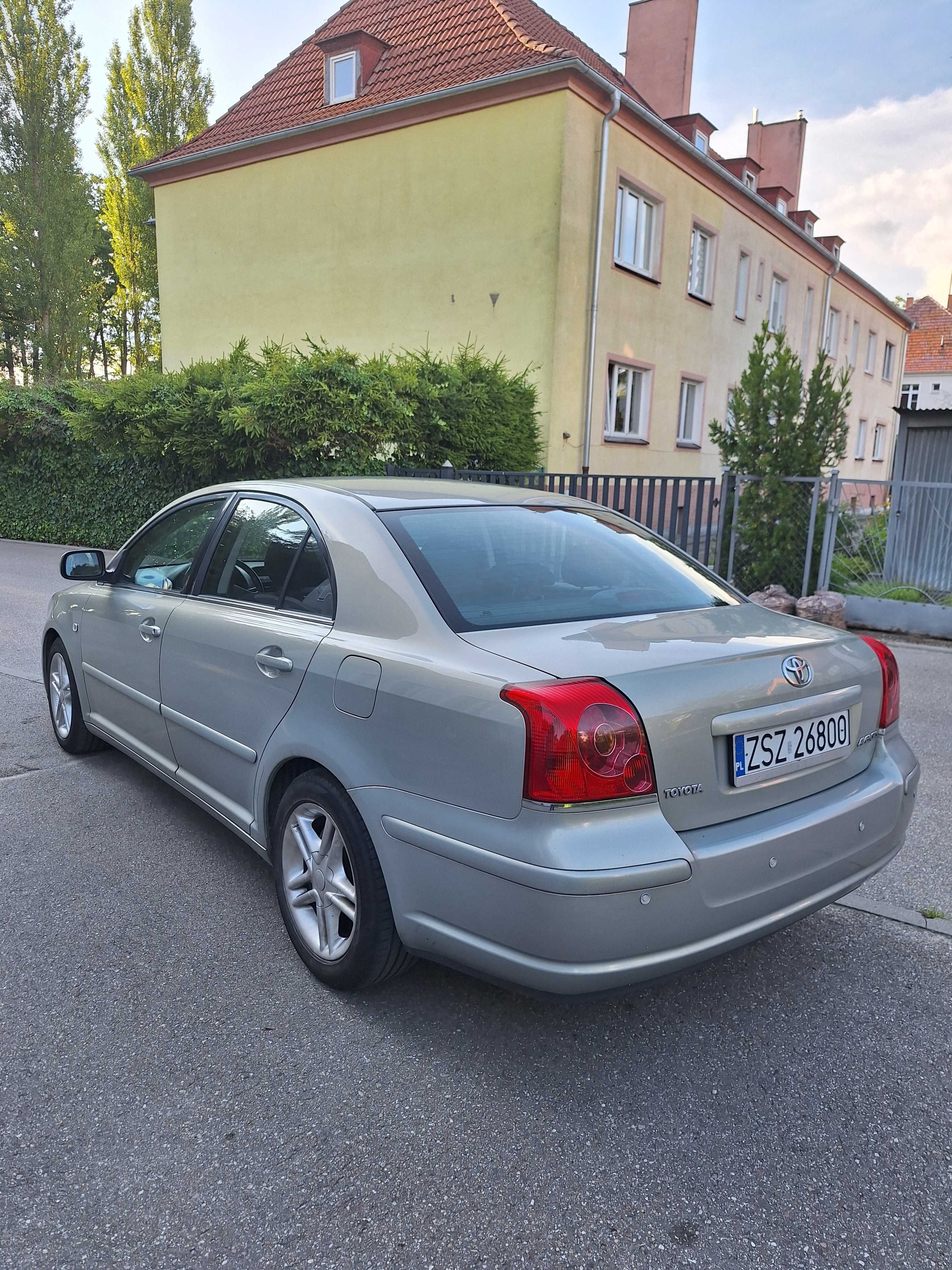 Toyota Avensis 1.8 130 KM Klimatronik,dwa komp.kół.mały przebieg