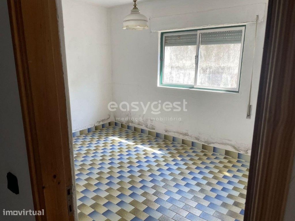 Moradia Isolada com boas áreas, T4 com Sótão em Amor, Leiria