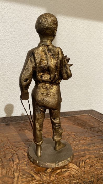 Estatueta em bronze menino e o piao