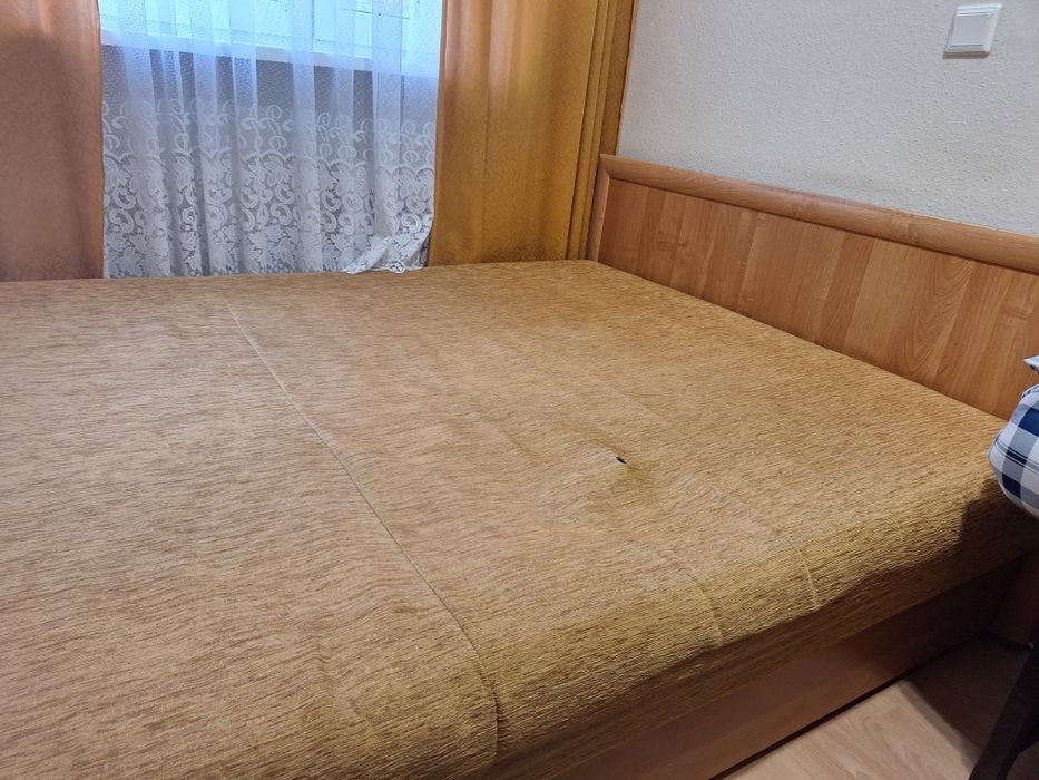 Łóżko do spania ze skrzynią