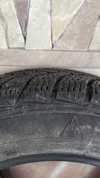 Зимові шини 215/55/R16