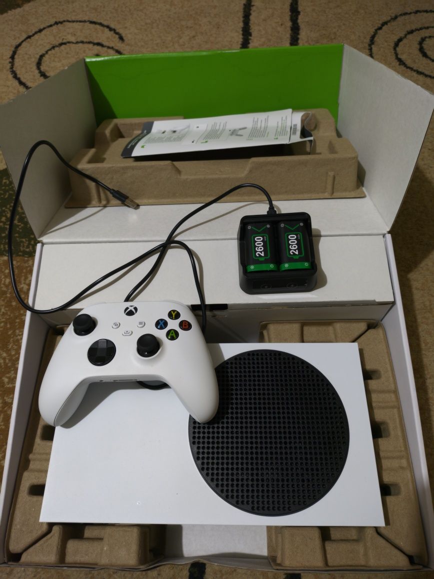 XBOX SERIES S 512GB + зарядная станция