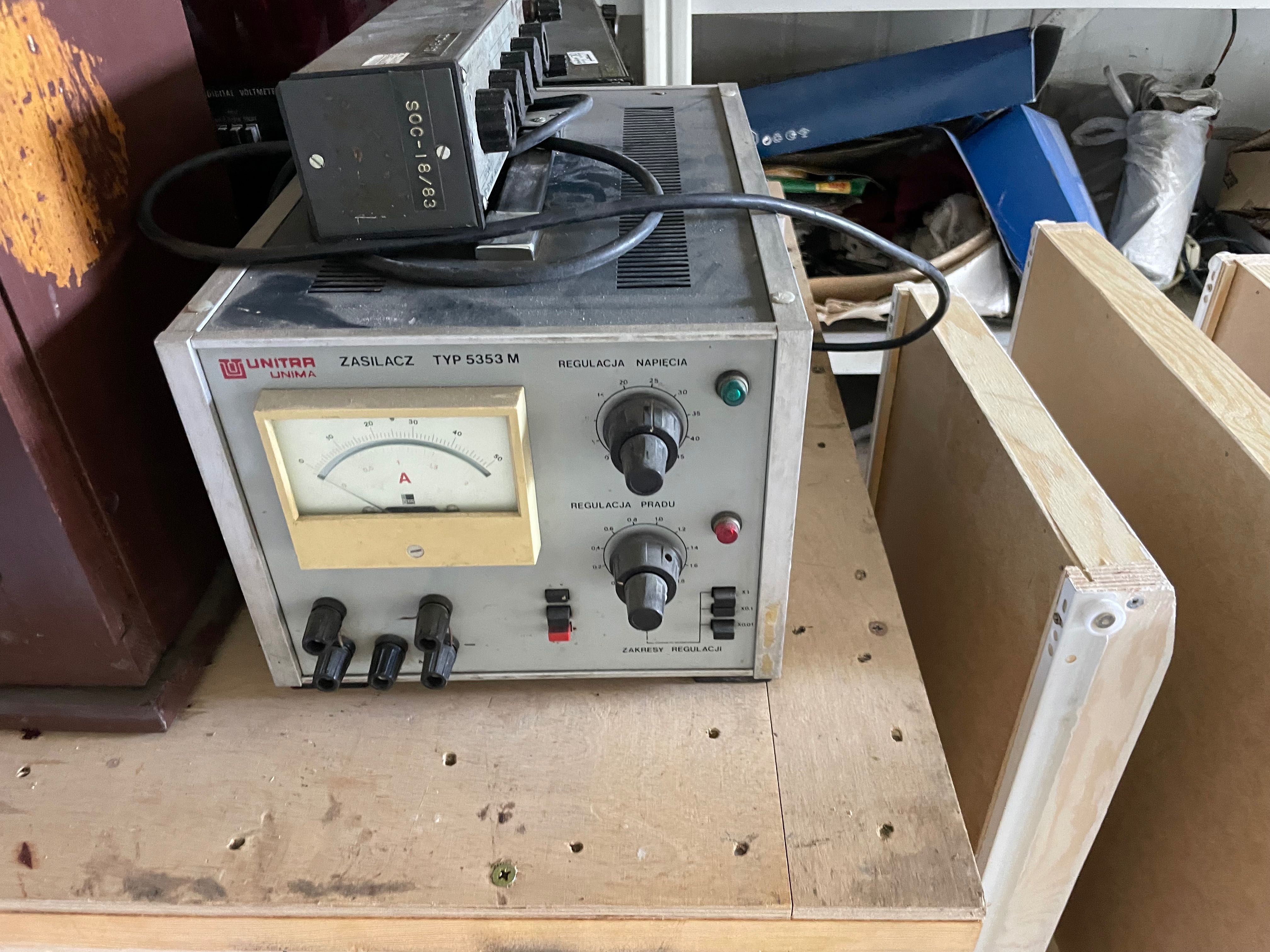 Zasilacze stabilizowane mierniki oporniki Polska elektronika zabytkowa