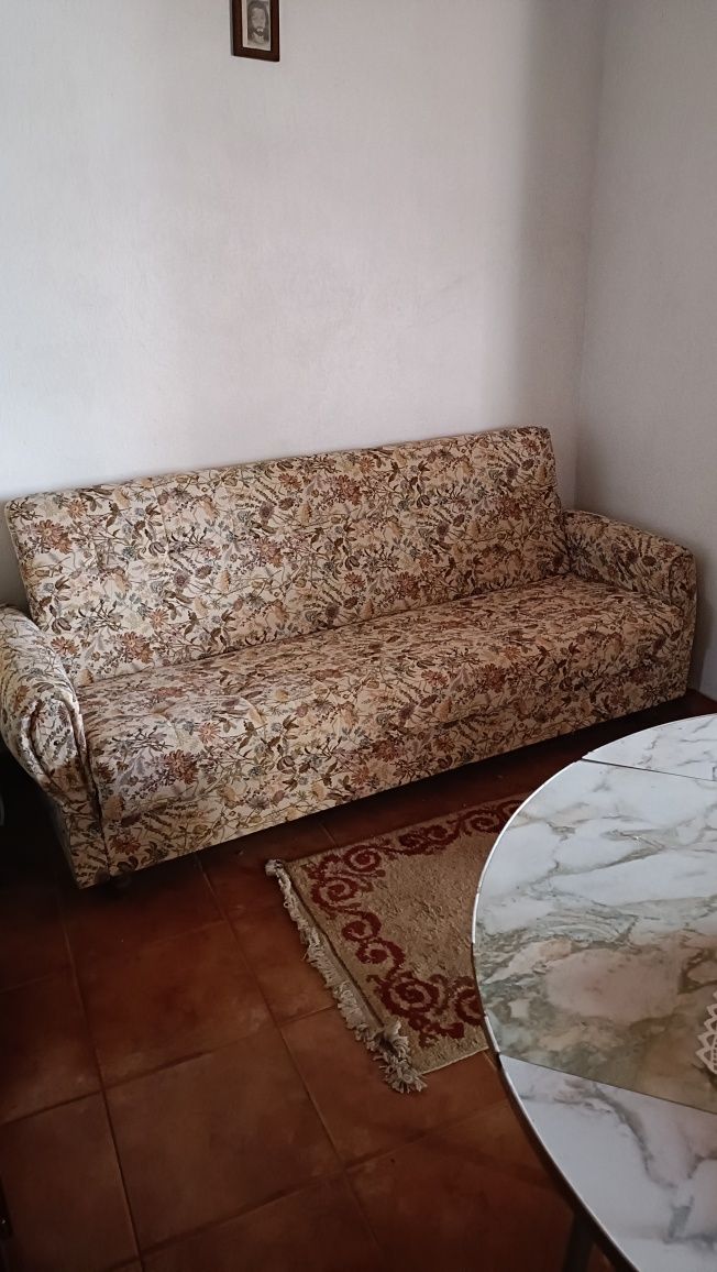 Sofá cama em óptimo estado.
