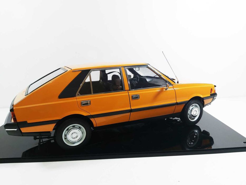 Model Deagostini Polonez 1500 Skala 1:8 + Gablota LoombardNidzica