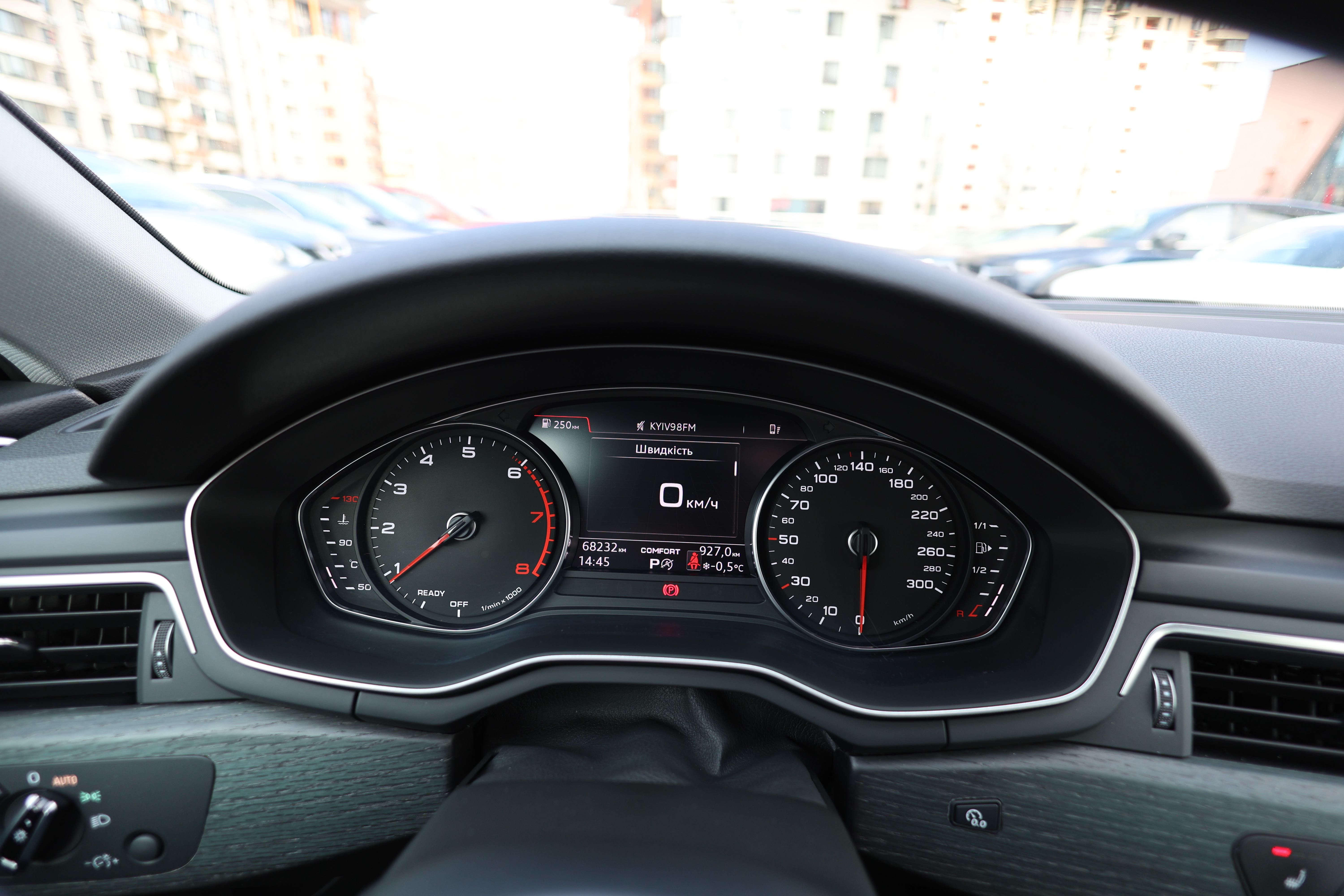 Продаю Audi A4 перша єдина власниця 69000км без дтп