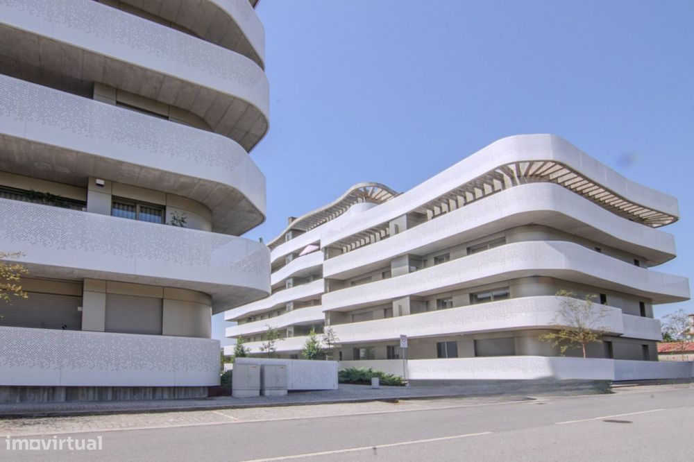 Apartamento T2 De Luxo No Empreendimento "Sinçães Residências"