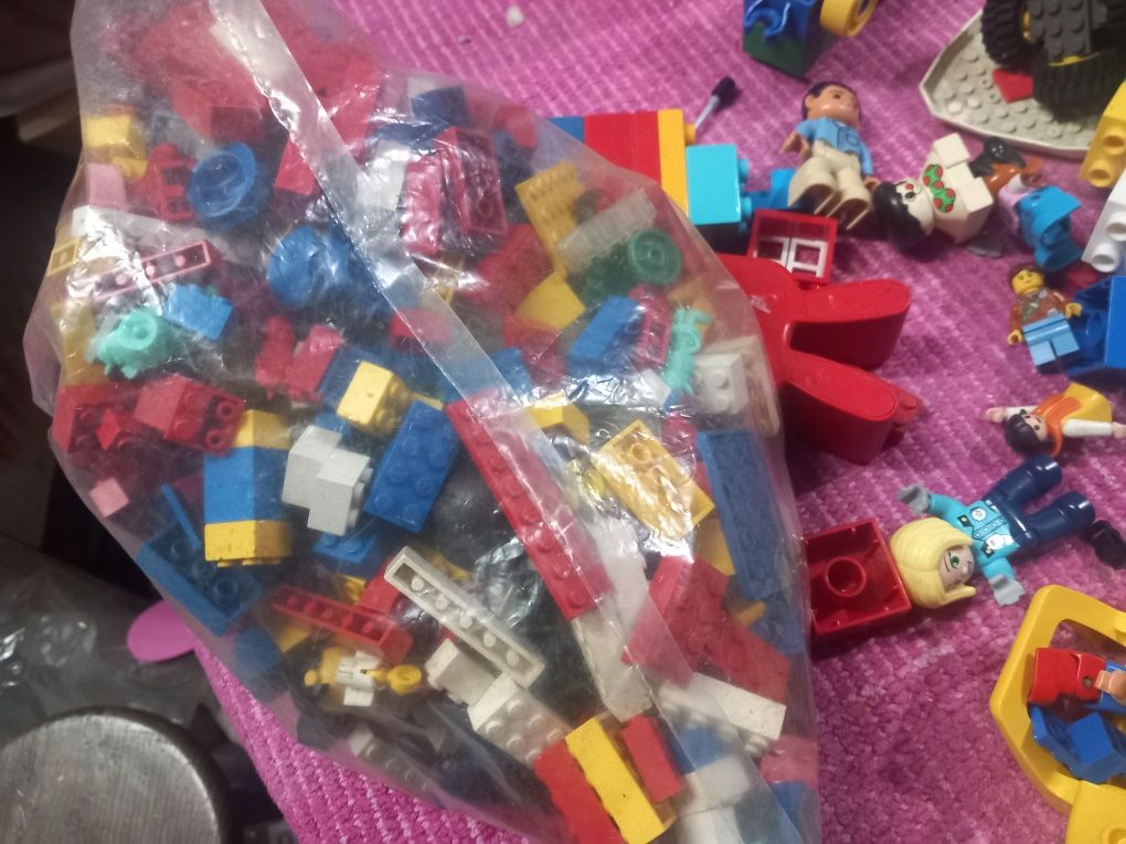 Grande lote de  legos  e playmobil