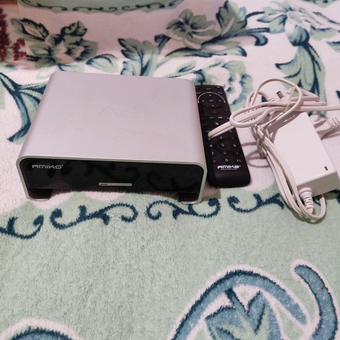 Супутниковий тюнер Amiko