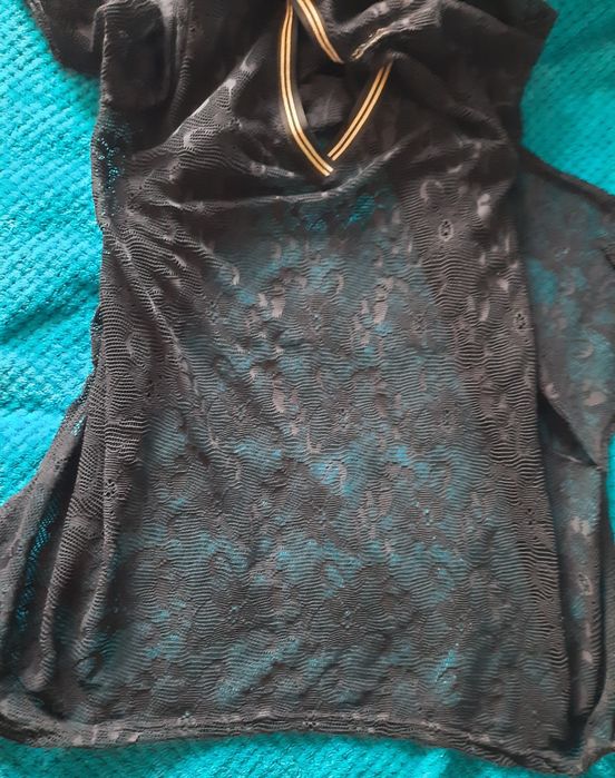 Czarna koronkowa tunika z dekoldem w serek L