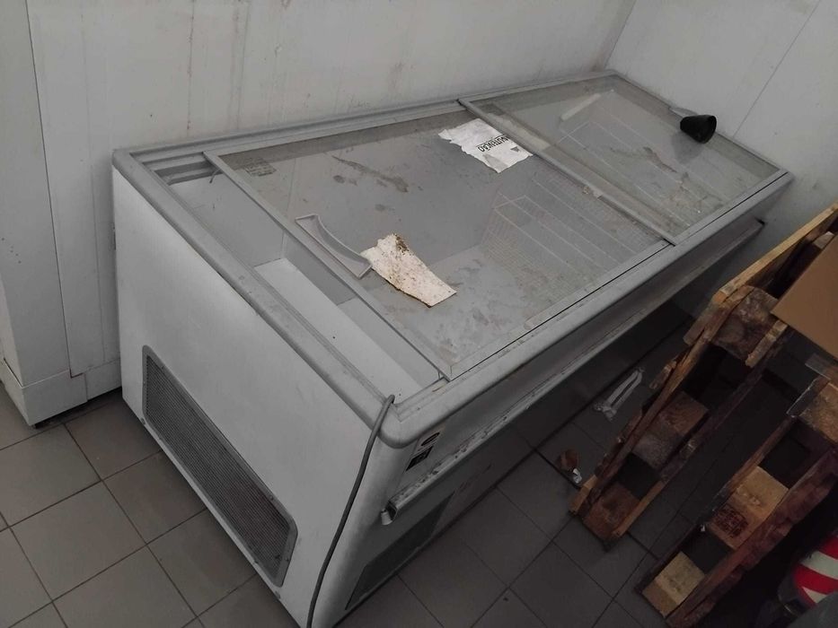 Vendo Arcas Avariadas Pequenas, Medias e Grandes