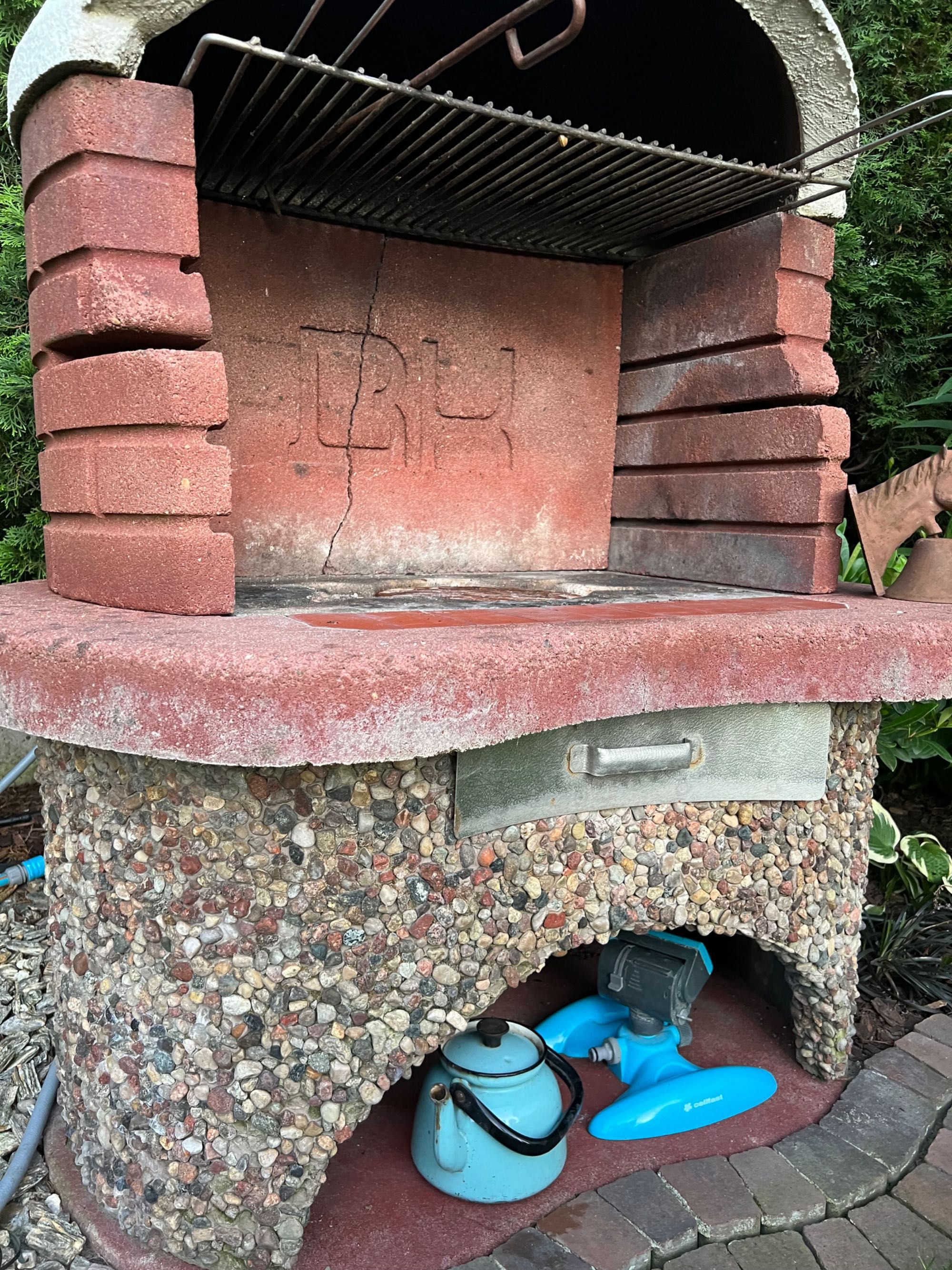 Grill ogrodowy kamienny