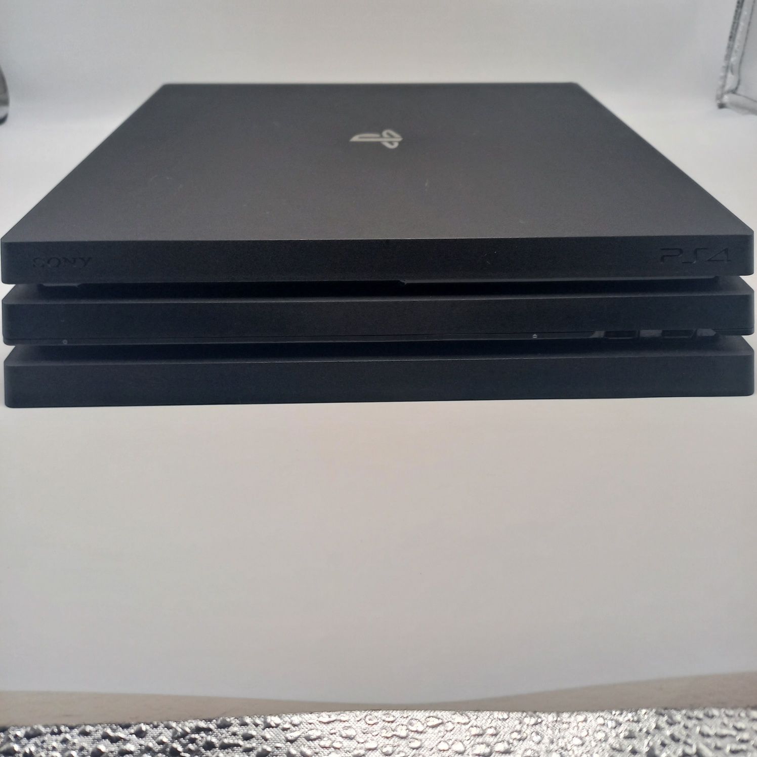 PS4 PRO 1TB em excelente estado