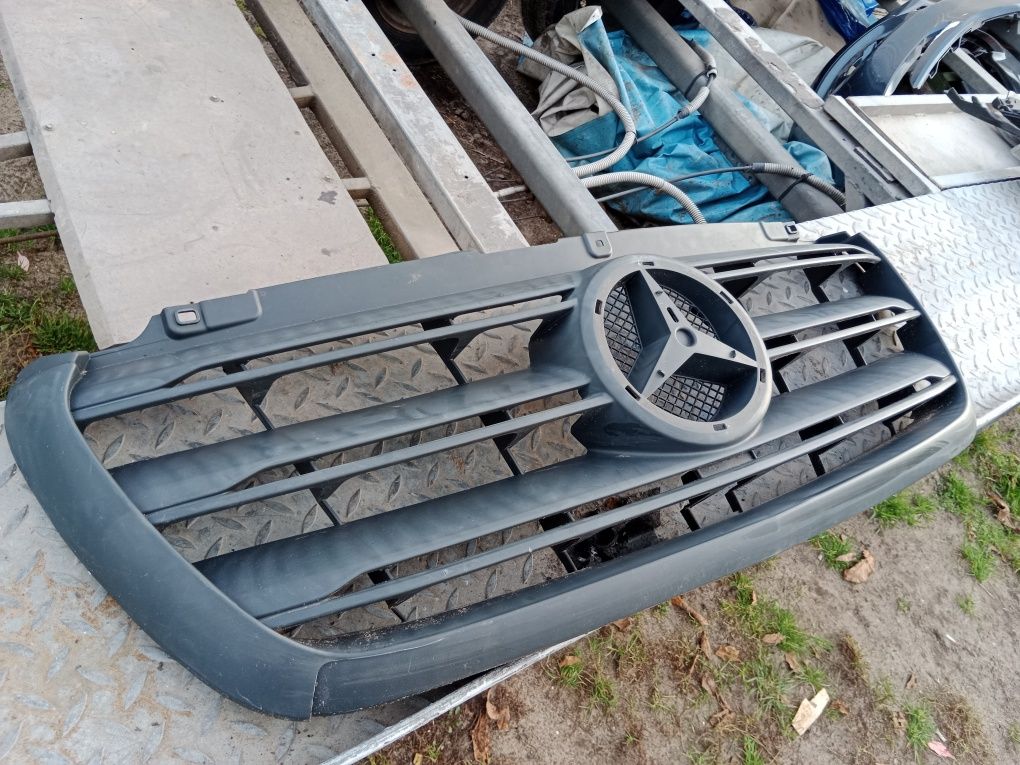 Mercedes 910 Sprinter grill atrapa