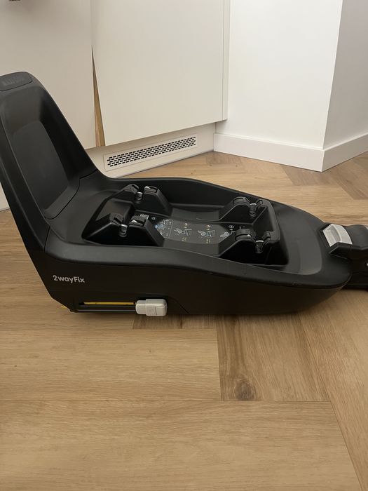 Fotelik Maxi Cosi Pebble Plus + baza + folia przeciwdeszczowa