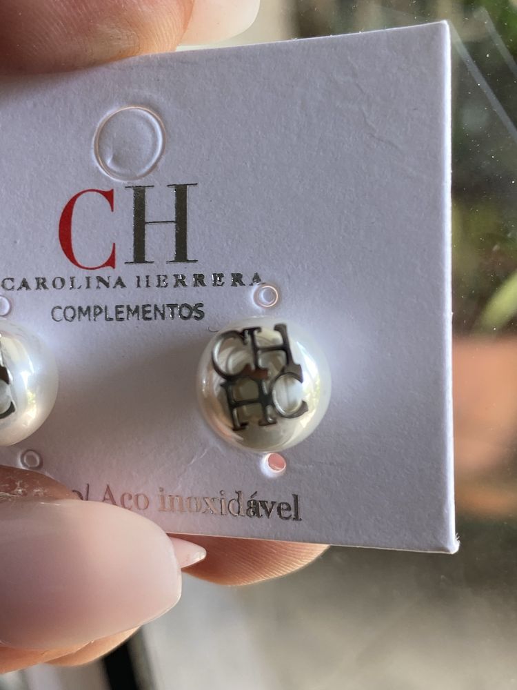 Brincos carolina herrera