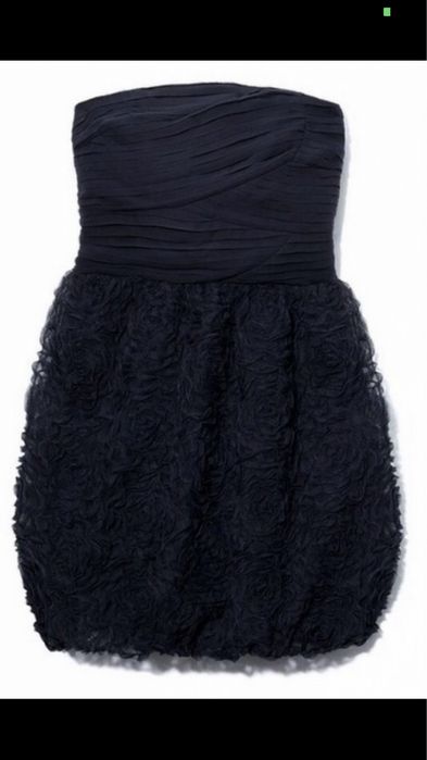 Mała czarna bez ramiączek XS/S Reserved z różyczkami