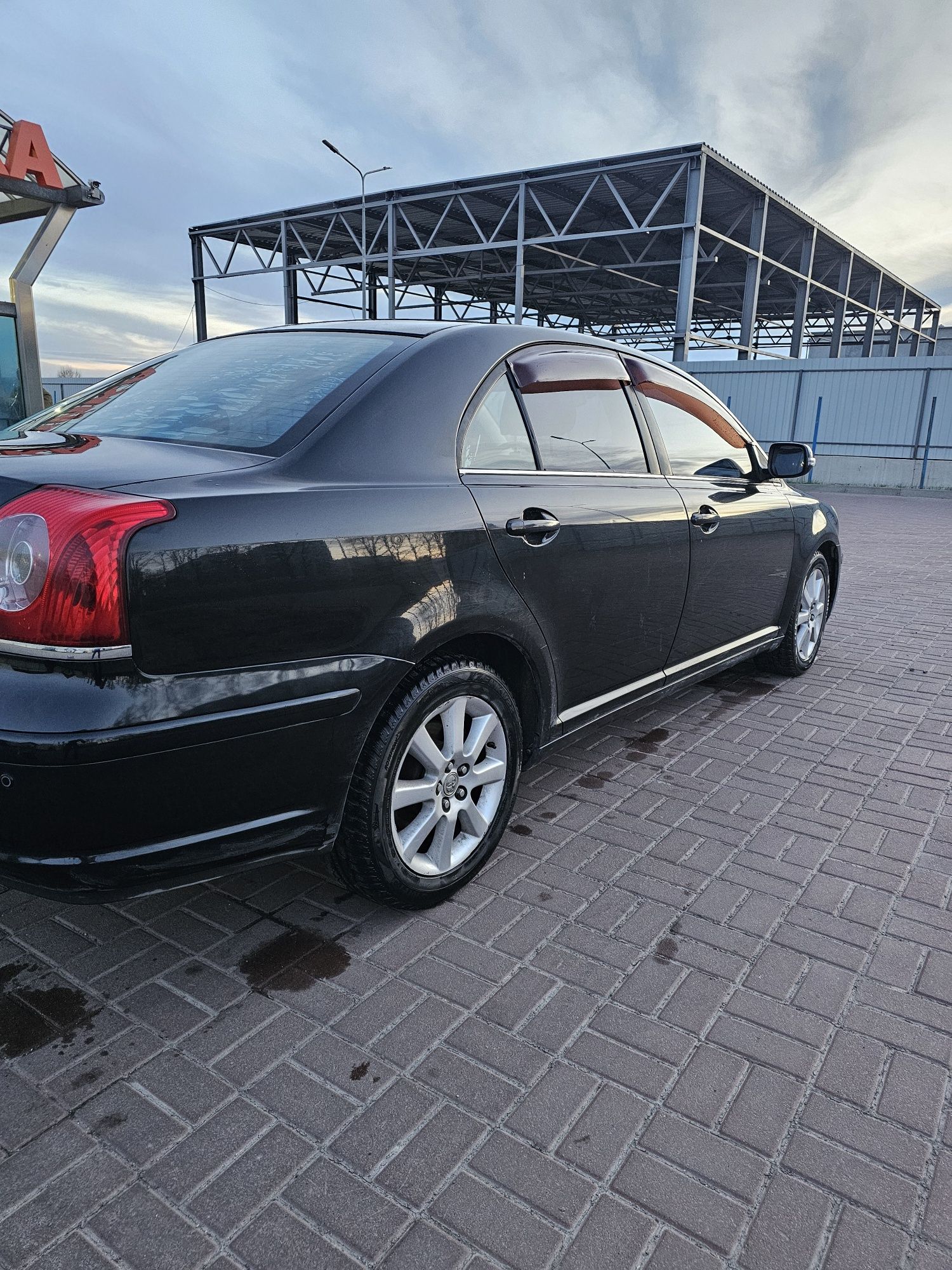 Toyota Avensis. Офіційне авто Тойота