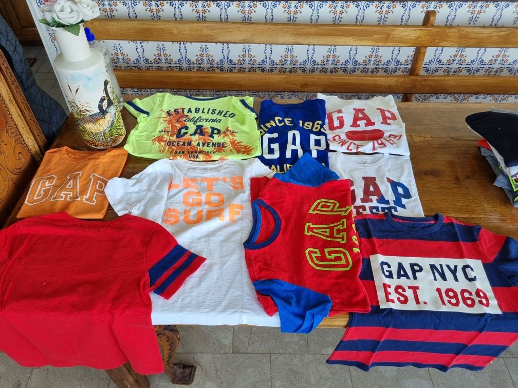 T-shirt GAP menino- tamanho M (8 anos)