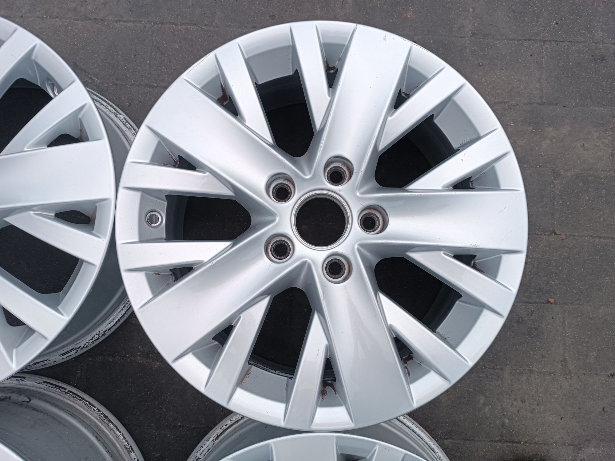 Felgi Alu VW Golf V VI VII Touran Audi A3 8P 5x112 ET50 6.5J16