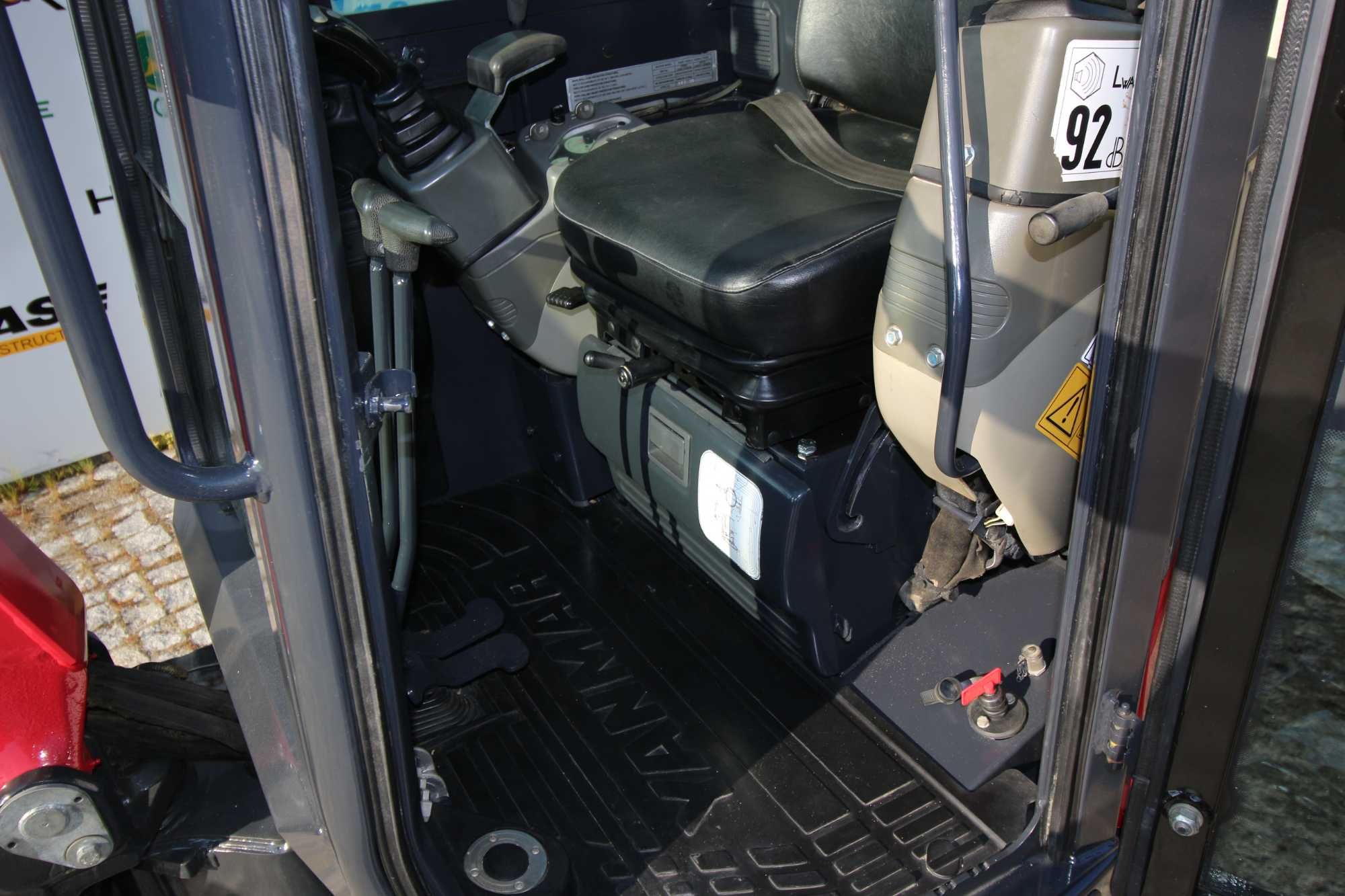Minigiratória Yanmar  rastos VIO 20 2 toneladas  escavadora