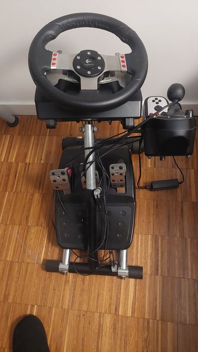 PS4 com 13 jogos e 2 comandos + Volante  Logitech G27