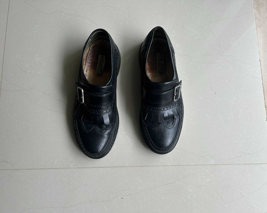 Sapatos clássicos em pele