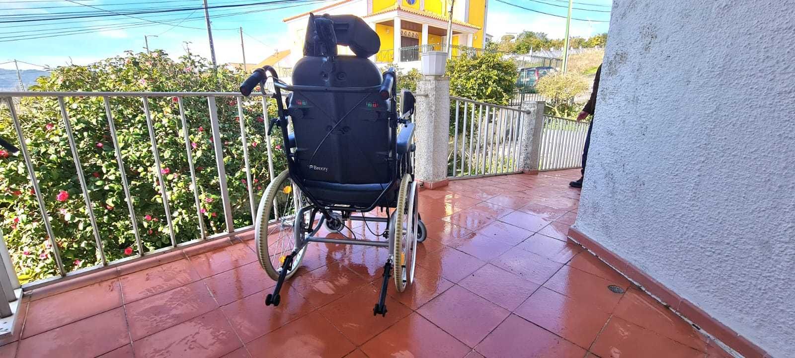 Cadeira de rodas manual Breezy Relax 2 com apoio para pernas e pescoço