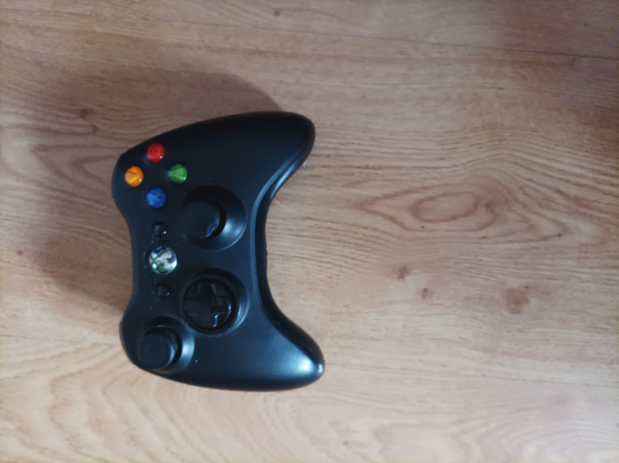 Xbox 360 e 500GB + 1 pad + 6 gier