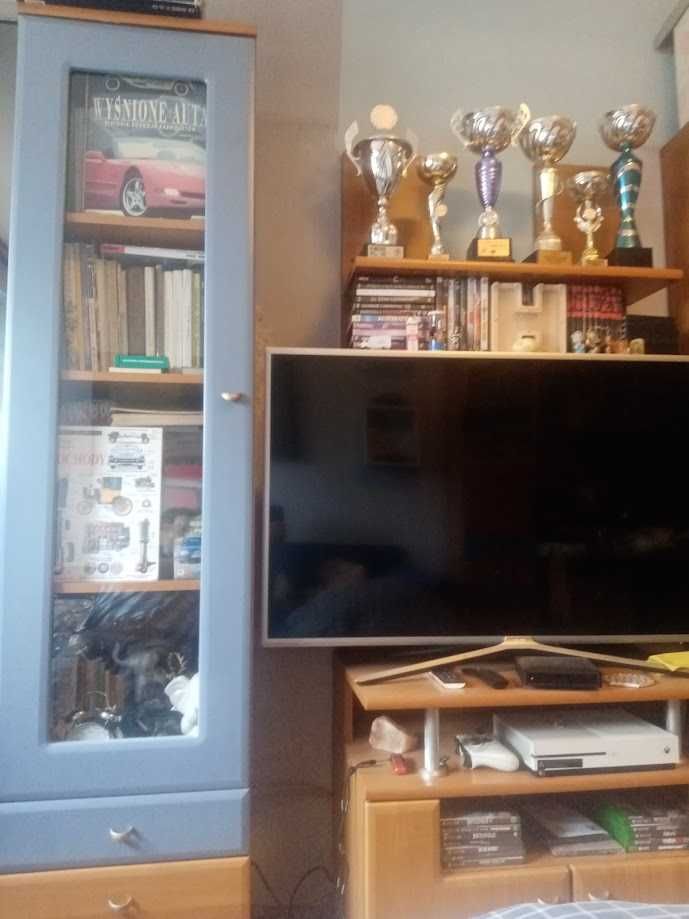 Zestaw MEBLI: Biurko, 3 Witrynki Szafki Stojące, Szafka pod TV