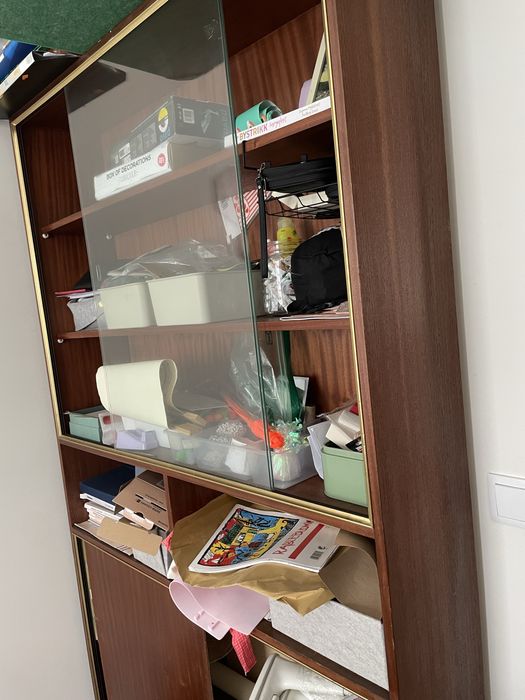 Movel antigo de madeira e vidro