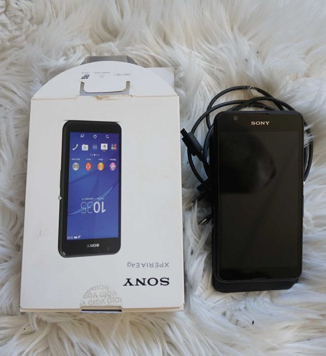 Sony Xperia E4g czarny stan idealny z ładowarką