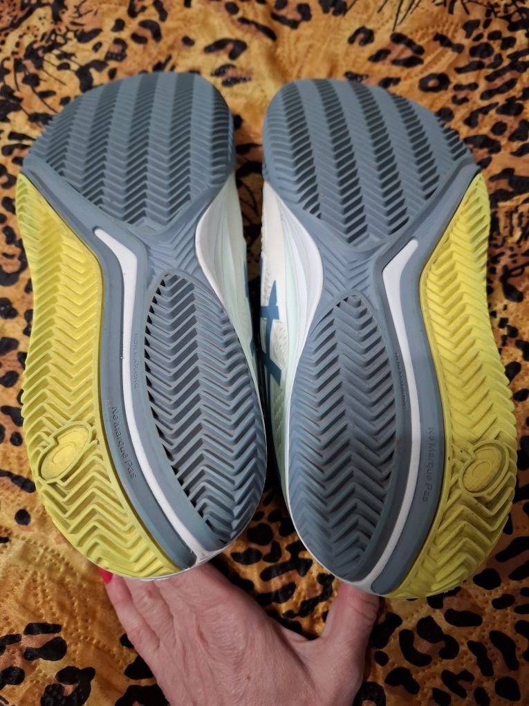 Кросівки жіночі Asics GEL