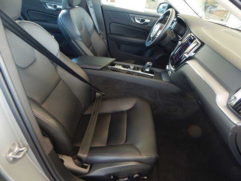 Volvo S60 B5 Core Dark Theme      2024